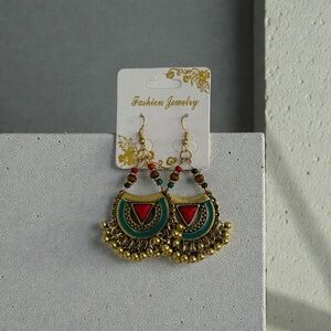 🫶🏻 Chic Gold and Red Dangle Earrings